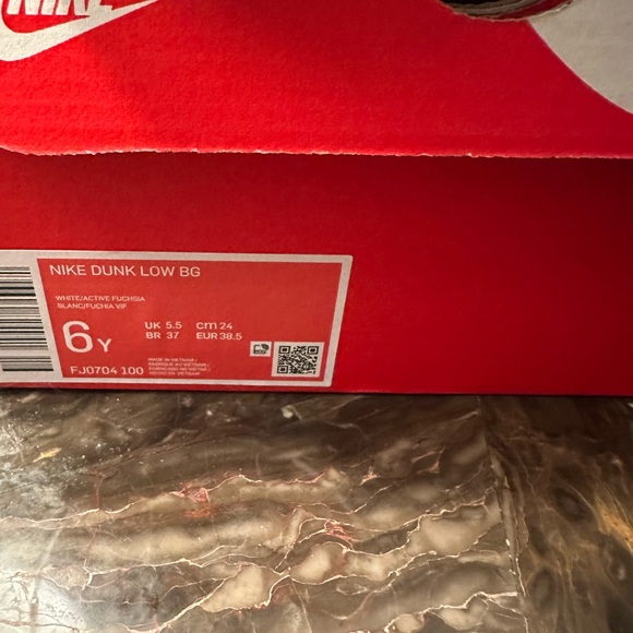 Nike Dunk Low - Picture 9 of 9